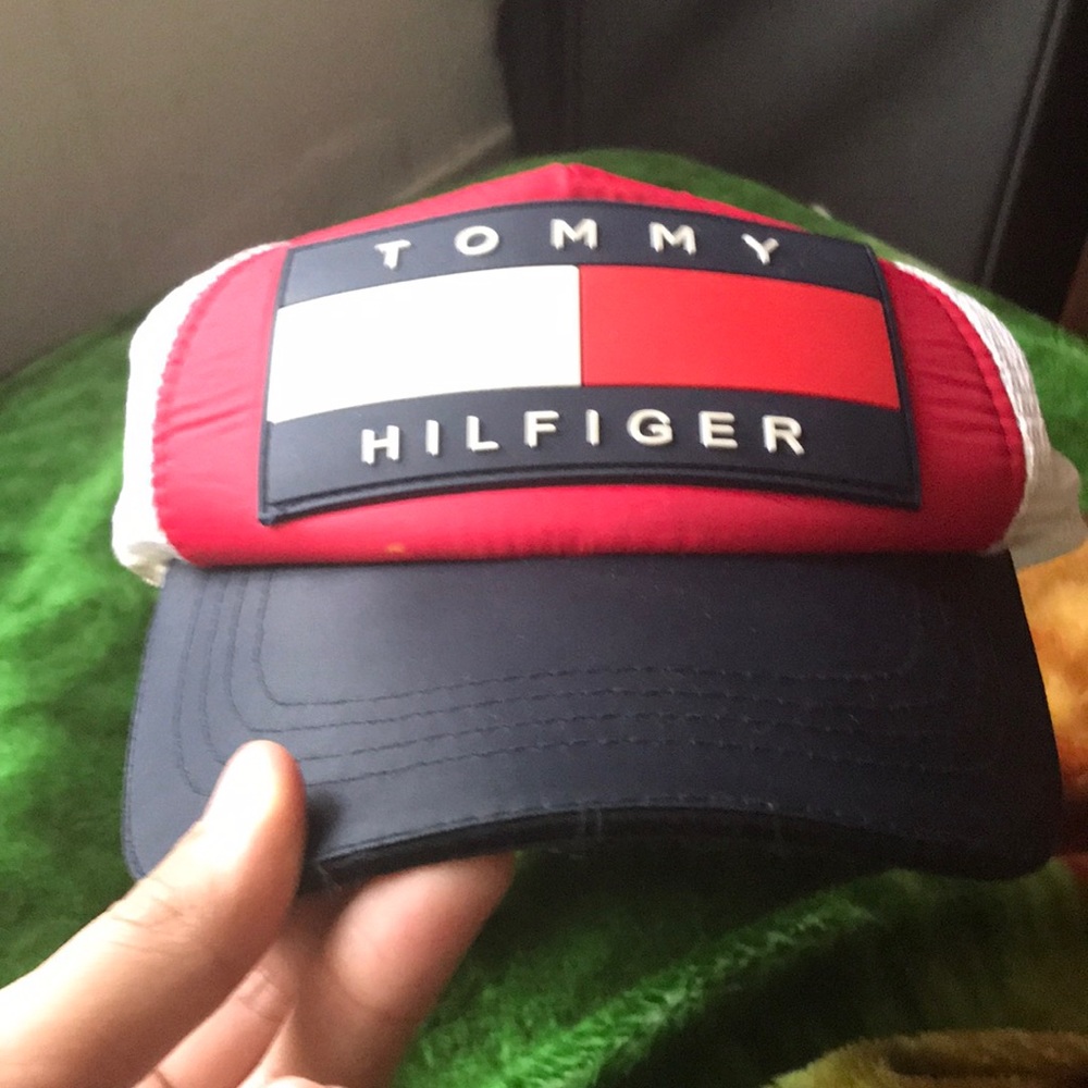 Tommy Hilfiger hat